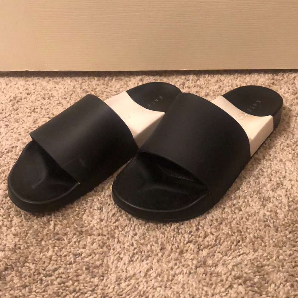Katy Perry Slides - Picture 2 of 4